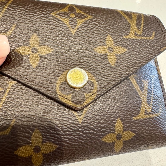 Gorgeous Authentic Louis Vuitton Victorine Wallet - Picture 6 of 11